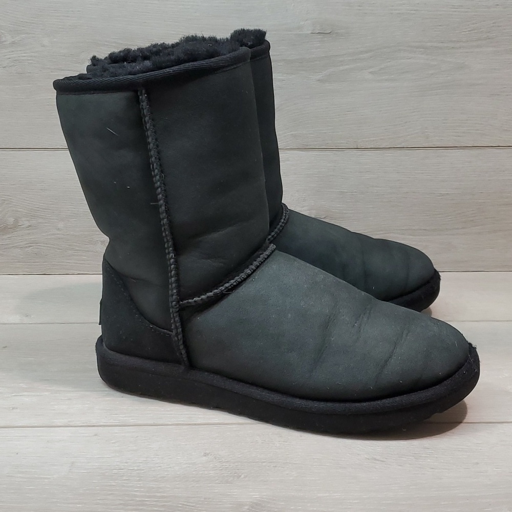 Ugg Australia Women Classic Short II Sheepskin Leather boots shoes sz 8